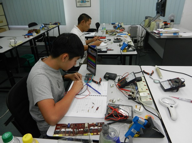 electronics-repair-course