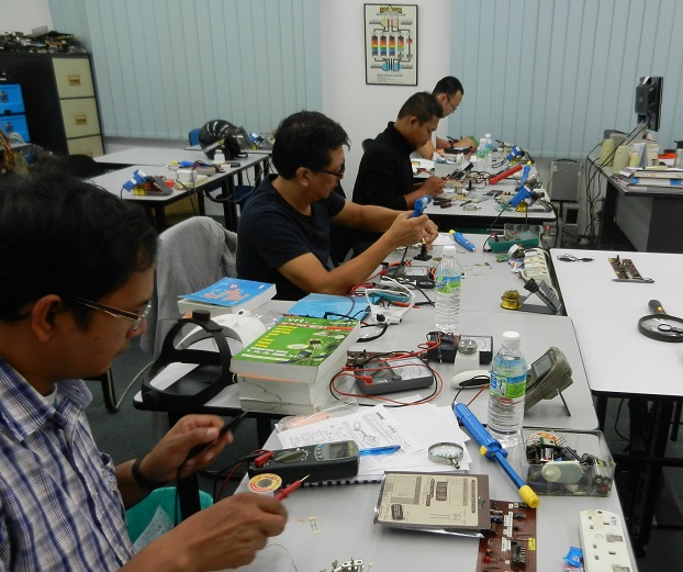 electronic servicing course