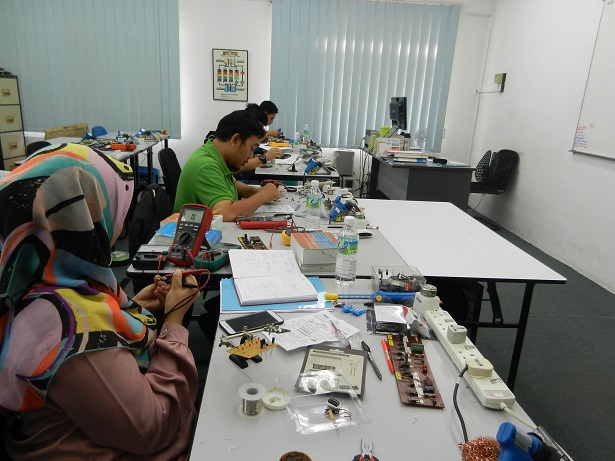 repairing electronics course