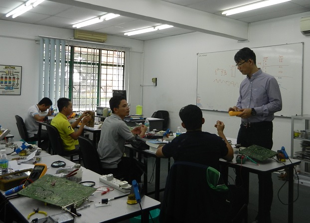 guiding students in electronics repair