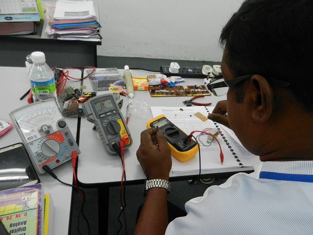 sanwa multimeter used by student