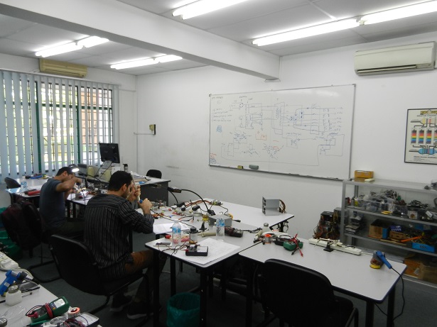 oman students learn electronics repair