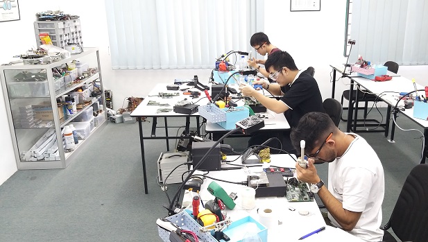 technical repair course mauritius student