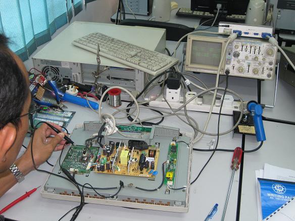 electronics repair course