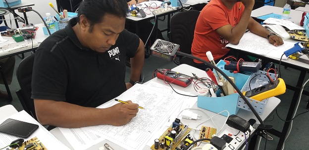India student in malaysia repair electronics course