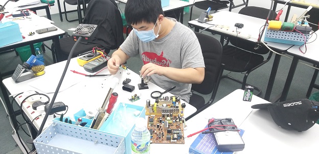 wangsa maju student attend electronics repair course