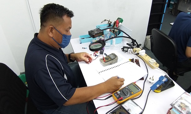 testing capacitors course