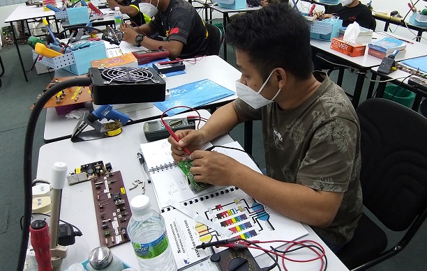 penang repair technicians taking electronics course