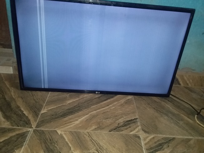white picture in led tv