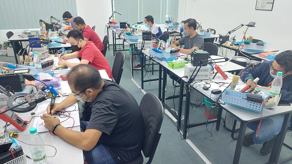 seremban student attend electronics repair course