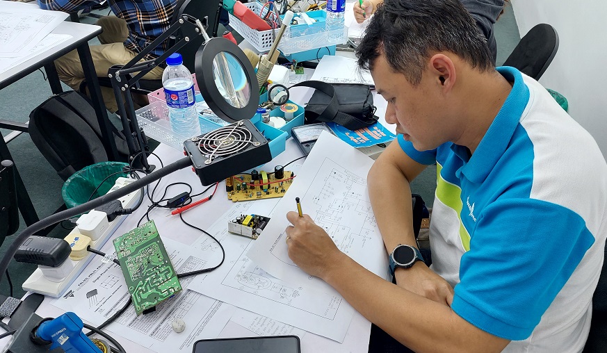 batang ai sarawak staff attend electronics repair course