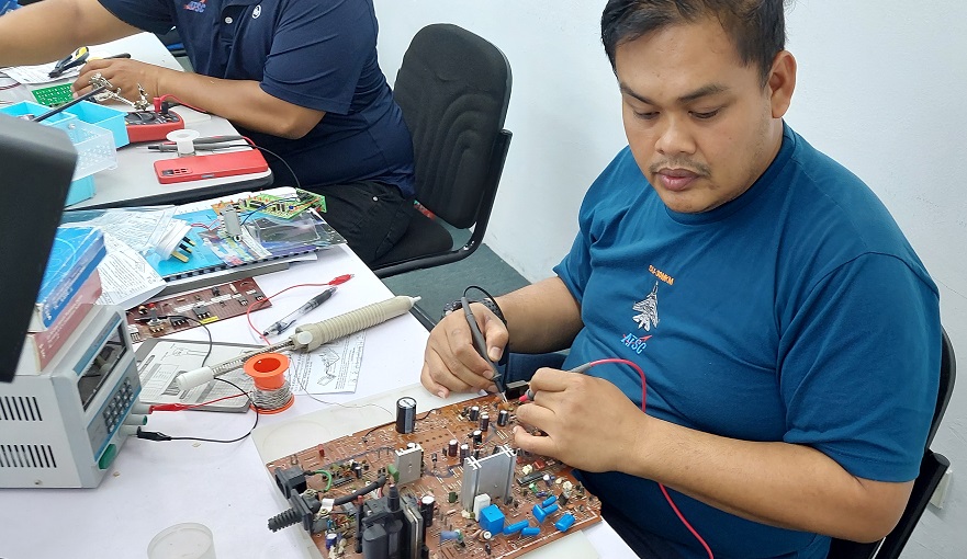 atsc staff attend electronics repair course