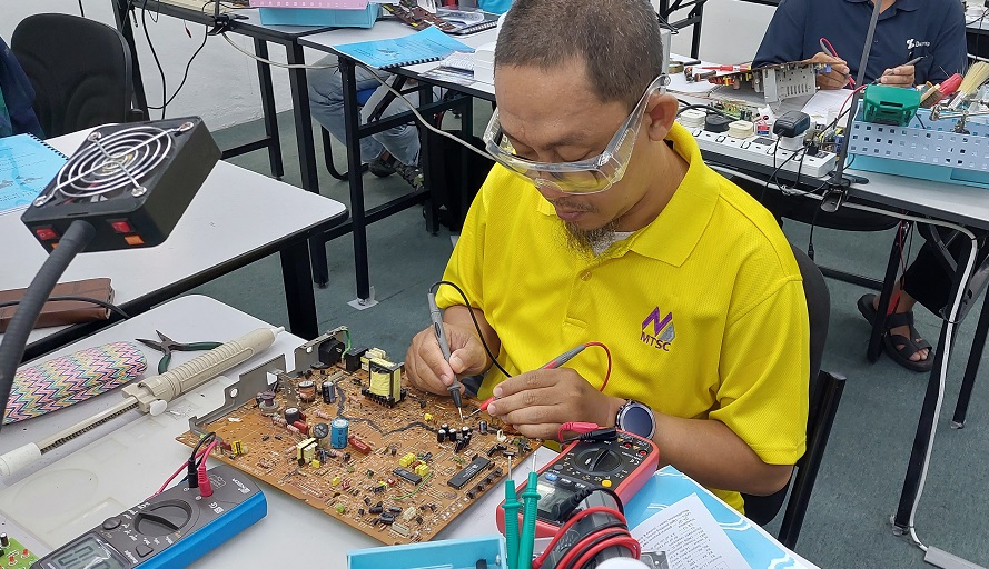 batam indonesia student in electronics