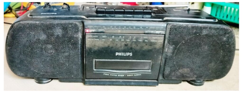 how to repair a broken philips cassette player