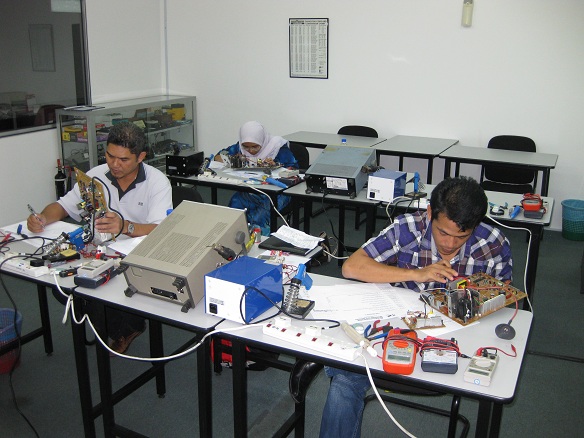 electronics repair course